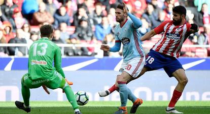 Ocasión de gol de Diego Costa ante la portería del Celta.