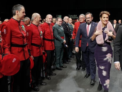 La presidenta del Gobierno de Navarra, María Chivite, durante su intervención este sábado en el acto institucional del Día de la Policía Foral el 25 de febrero en Pamplona.