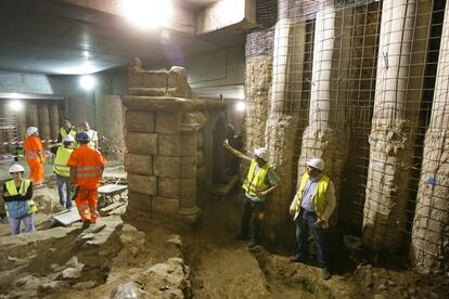 15/10/09. Restos arqueológicos de la fuente de los Caños del Peral, de los que ya se conocía su existencia, aparecidos en la estación de metro de Ópera, durante las obras que se estaban realizando en la estación.