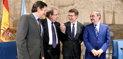 De izquierda a derecha,, Javier Fern&aacute;ndez (Asturias), Juan Vicente Herrera (Castilla y le&oacute;n), Alberto N&uacute;&ntilde;ez Feij&oacute;o (Galicia), y Francisco Javier Lamb&aacute;n (Arag&oacute;n).