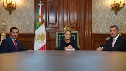 Rogelio Ramírez de la O, Claudia Sheinbaum y Edgar Amador Zamora, este viernes en Palacio Nacional.