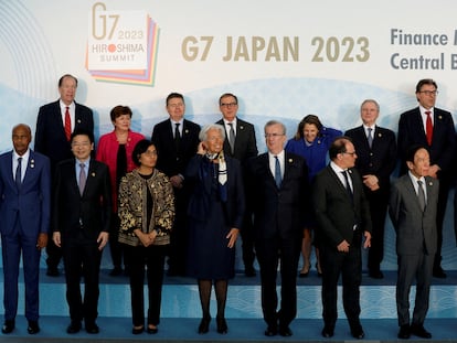 Los ministros de Economía y Finanzas del G-7 posan en la foto de grupo.