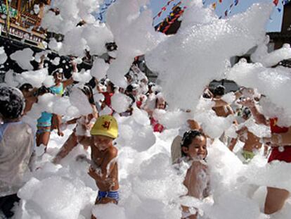 Fiesta de la espuma en Manzanares