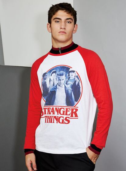 Topman se alió con Netflix para lanzar una colección cápsula y limitada de la serie. Esta camiseta merece un sitio en tu colección y otro en tu corazón de freak fashionista.