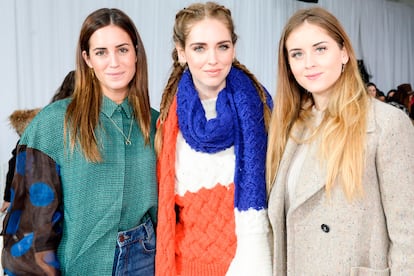 Gala posando junto a Chiara Ferragni, primer puesto de la lista en influencia, durante el último desfile de Delpozo.