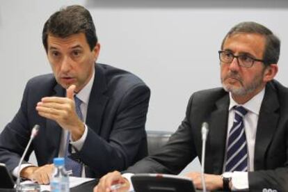 Rafael Doménech (izqda.) y Juan Carlos Hidalgo, durante la presentación del informe.