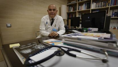 Josep Tabernero, director del Vall d'Hebron Institut d’Oncologia, durant l'entrevista.