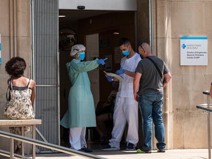 Entrada al centro de atención primaria de Prat de la Riba, en Lleida capital.