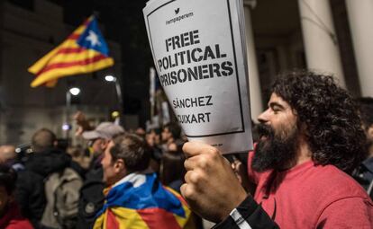 Protestas en Londres contra el ingreso en prisión de Jordi Sànchez y Jordi Cuixart.