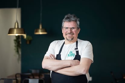 Isaac Monzó, el cocinero y propietario del restaurante Cal Trumfo, en La Torre de Oristà, en la comarca del Lluçanès.
