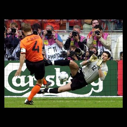 Toldo, el guardameta italiano, fue el artífice de la clasificación de Italia para la final. Solo Kluivert fue capaz de batirle en la tanda de penaltis contra Holanda, con la que se resolvió la semifinal. Di Biagio, Pessotto y Totti marcaron para los italianos; Frank de Boer, Stam y Bosvelt fallaron para los 'oranje'.