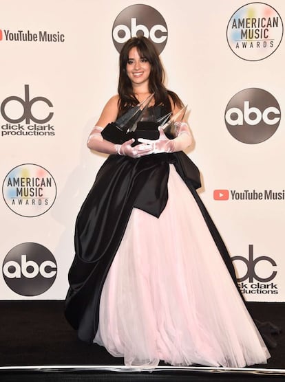 Camila Cabello, con sus premios a la Canción favorita por 'Havana' y a Artista del año.