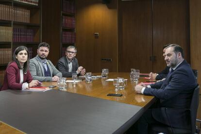 Reunió de negociació del govern espanyol entre ERC i el PSOE. 