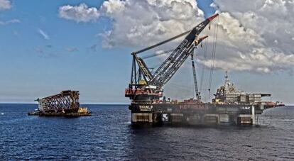 Trabajos de instalaci&oacute;n de la plataforma marina del Proyecto Castor