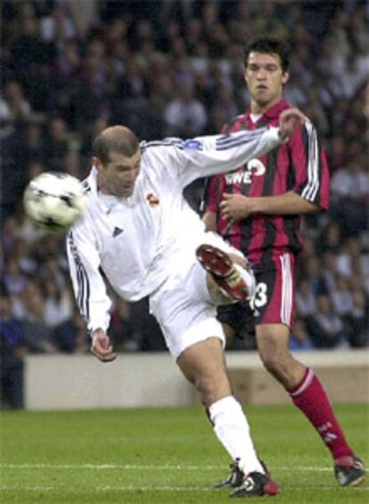 La volea de Zidane que supuso el gol de la victoria del Madrid.