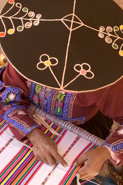 Una vendedora en un mercado de Raqchi (Cuzco, Perú).