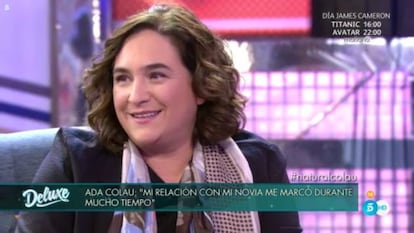 Ada Colau, durant l'entrevista a Telecinco.