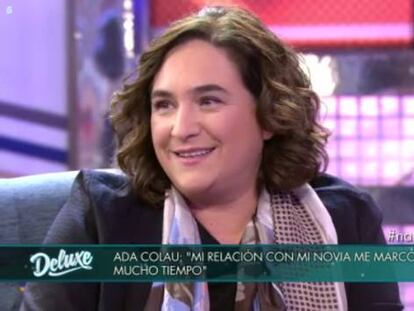 Ada Colau, durant l'entrevista a Telecinco.