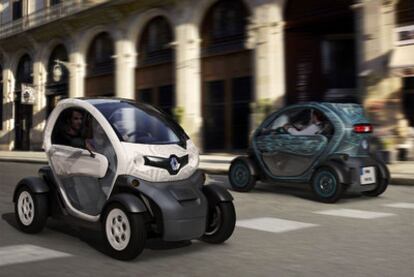 El Twizy se venderá sin puertas (versión básica) o con medias puertas sin ventanillas (en la imagen).