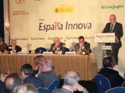 El presidente de Aenor, Manuel L&oacute;pez Cachero, en el Foro Espa&ntilde;a Innova, junto al Alto Comisionado de la Marca Espa&ntilde;a, Carlos Espinosa de los Monteros. 