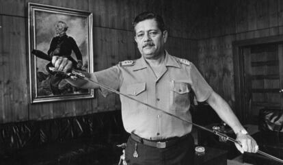 El militar Luis Fernando Cisneros, perseguidor de exiliados políticos argentinos luego exterminados por la Junta Militar.