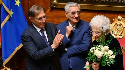 El nuevo presidente del Senado italiano, Ignazio La Russa, aplaudía el 13 de octubre, cuando fue elegido para el cargo, a su antecesora, Liliana Segre.