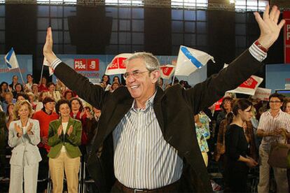 El candidato socialista, Emilio Pérez Touriño, el sábado en un acto electoral en Vigo.