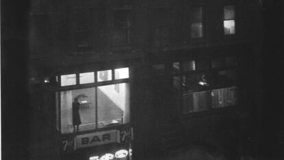 Tanager Gallery, 10th Street, Lois Dodd en la ventana, 1959