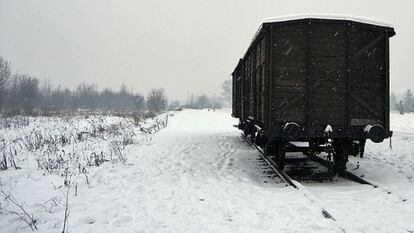 Un vag&oacute;n de carga en Birkenau, cerca de Auschwitz.
