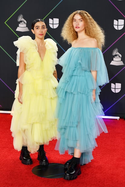 Ana Caetano y Vitória Falcão pusieron el toque colorido a la alfombra roja con dos vestidos de tul de Julia Pak.