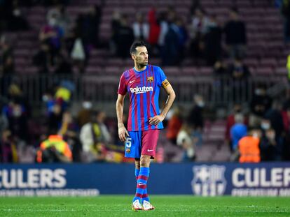 Busquets, durante el partido entre el Barcelona y el Alavés en el Camp Nou.