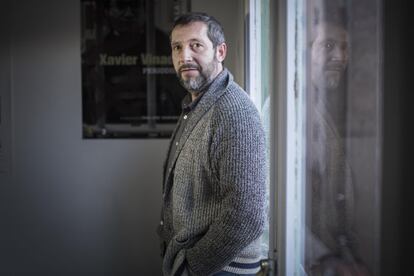 El periodista Carles Porta, a la seu de la seva productora, Antàrtida.