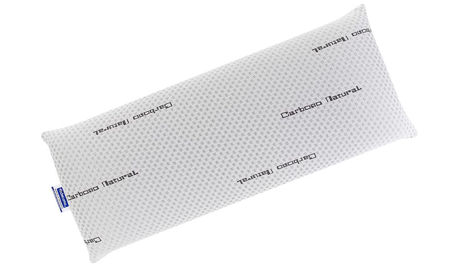 La almohada de carbono de la firma Todocama tiene propiedades antiácaros.