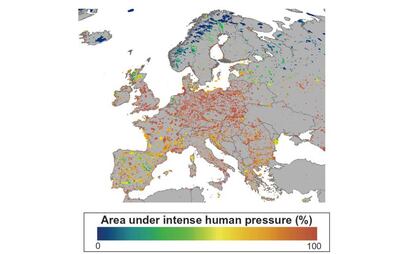 Mapa de las áreas protegidas de Europa con mayor (rojo) o menor (azul) huella humana.