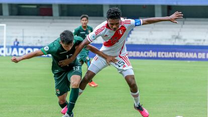 Un momento del partido de las selecciones sub-17 de Perú y Bolivia celebrado la semana pasada en Guayaquil, Ecuador.