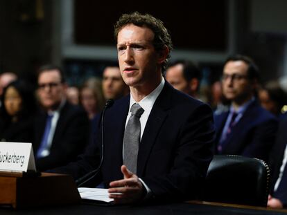 El consejero delegado de Meta, Mark Zuckerberg, durante una sesión especial del Senado estadounidense, a comienzos de este año