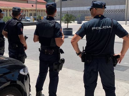Varios efectivos de la Policía de Málaga, en una imagen de archivo. 