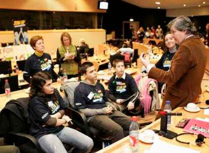 Estudiantes de Salamanca en la sesión del Parlamento Europeo sobre la Campaña Mundial para la Educación.