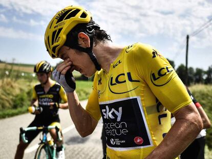 El lanzamiento de gases lacrimógenos en el Tour de Francia, en imágenes