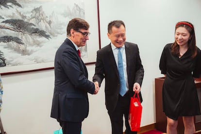 El presidente de la Generalitat, Salvador Illa, durante una de las reuniones que ha tenido en China.