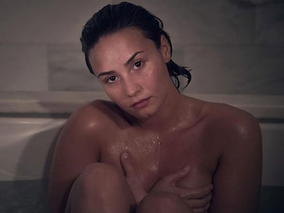 Demi Lovato se rebela contra el Photoshop y posa desnuda y sin maquillaje para Vanity Fair