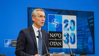 El secretario general de la OTAN, Jens Stoltenberg, este lunes durante la rueda de prensa previa a la reunión de ministros de Defensa de la Alianza, en Bruselas.