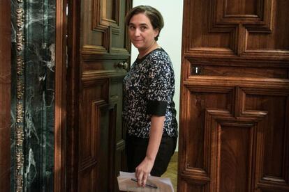 Ada Colau, ahir entrant a la sala de plens de l'Ajuntament de Barcelona.