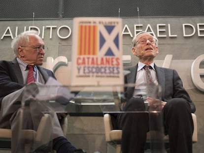 José Álvarez Junco (izquierda) y John H. Elliott, en el coloquio de 'Catalanes y escoceses'.