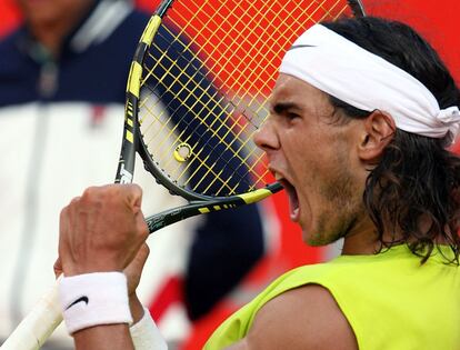 Nadal celebra un punto durante la final del Masters de Roma en la que derrotó a Federer por 6- 7, 7- 6, 6- 4, 2- 6, 7- 6. (14/05/2006).