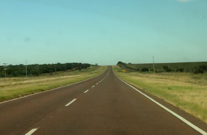 Carretera en la Pampa argentina. 