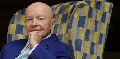 Mark Mobius posa en el Hotel Palace durante una reciente visita a Madrid. 