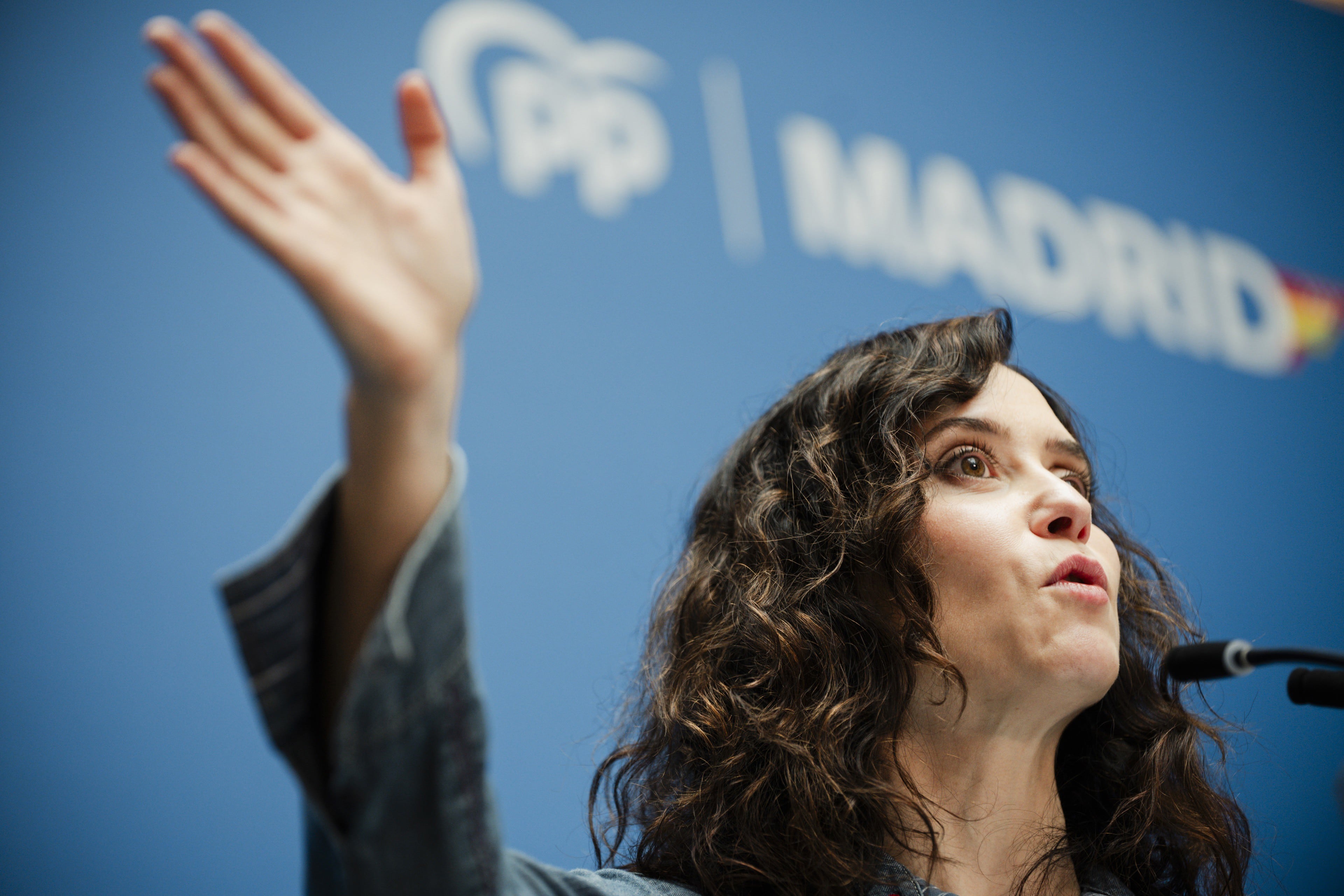 Ayuso accusa governo Sánchez di cercare migranti poveri per fini elettorali