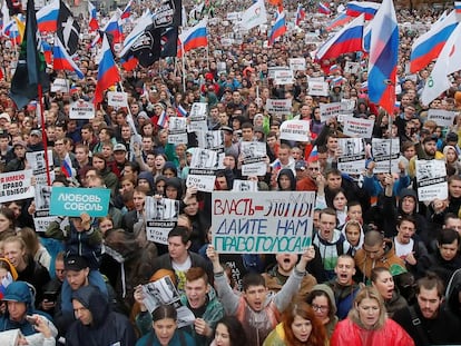 Manifestantes, durante la protesta este sábado por unas elecciones libres en Moscú.