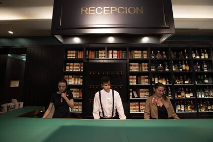 Recepción del hotel ‘The Mint’ que Vincci gestiona en la Gran Vía de Madrid.